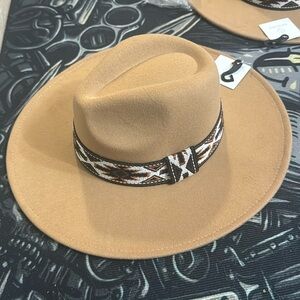 New With Tag Styliné Midwest Traveler Hat